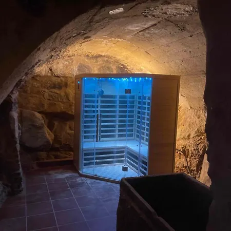 Castell De L'aguda Otel