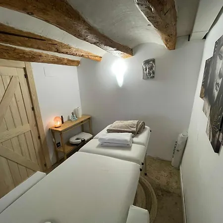Hotel Castell De L'aguda
