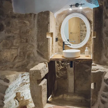 Hotel Castell De L'aguda Tora de Riubregos
